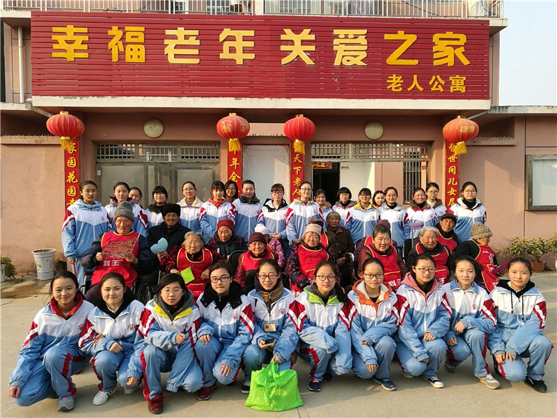 我校學(xué)生志愿者走進(jìn)養(yǎng)老院開展關(guān)愛老人為老人送溫暖活動(dòng)